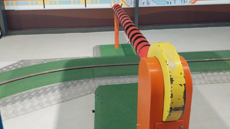 Schranke als Symbol für klare Grenzen und Führung bei Kindern